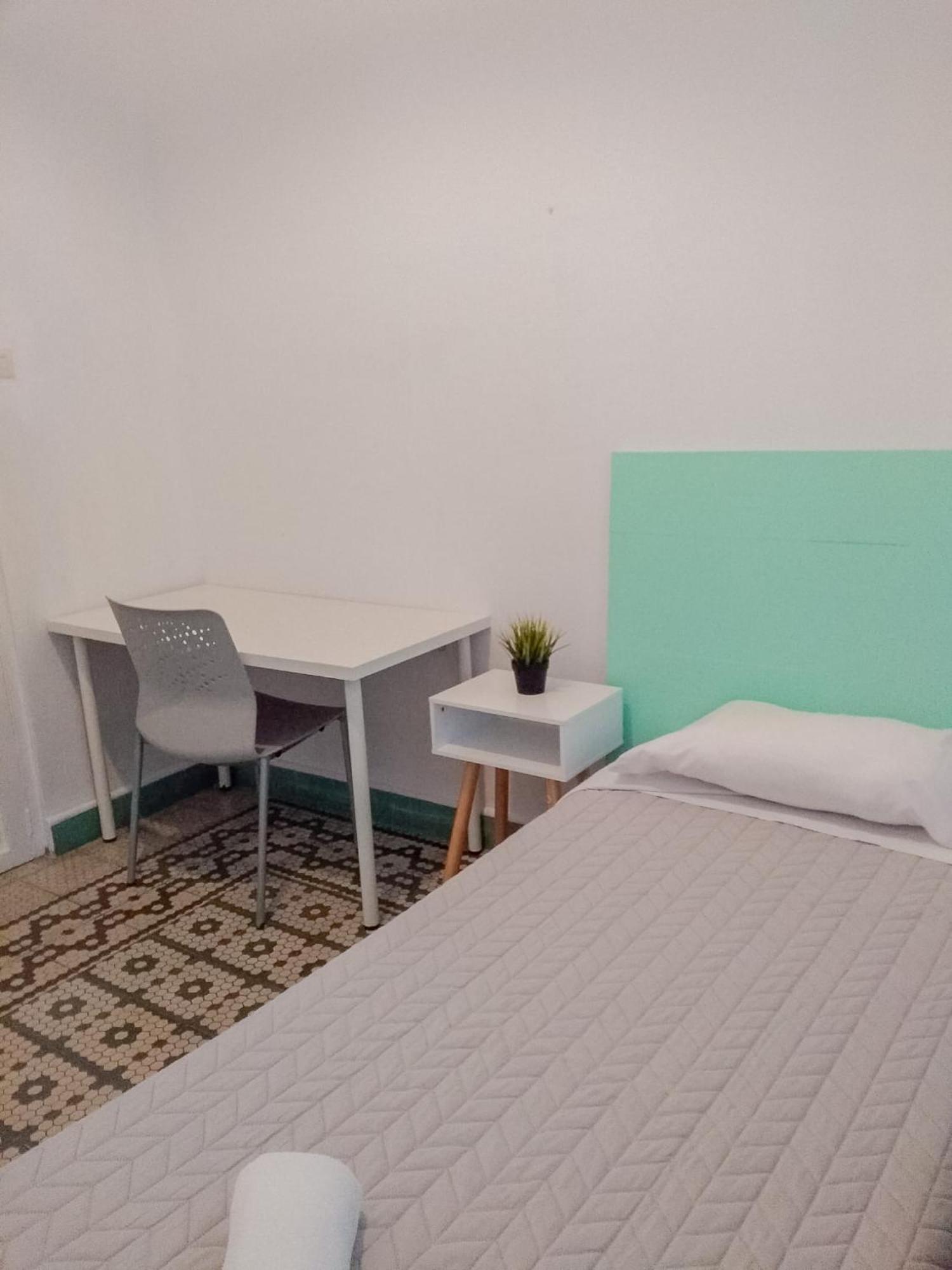 Bbtk Bed And Bike Hotel Malaga Bagian luar foto